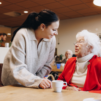 Ronssehof Bewoner Client Jongere Stagiair Lachen Interactie Praten Koffie Tafel