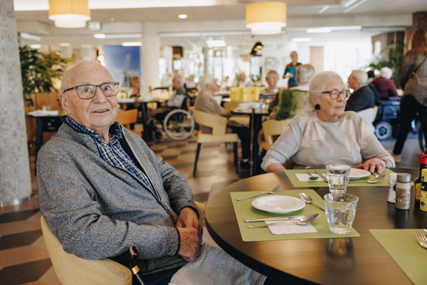 03 04 2023 Gouwestein Zorgpartners Bewoners Tafel Eten Eetruimte Samen