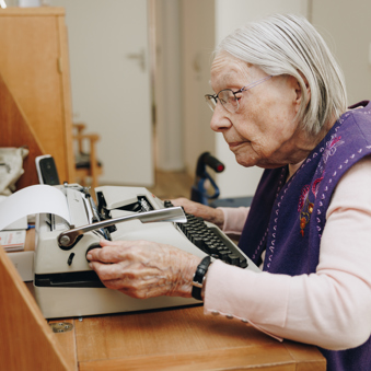 27 03 2023 De Rietkraag Souburgh Zorgpartners Typemachine Bewoner Kamer