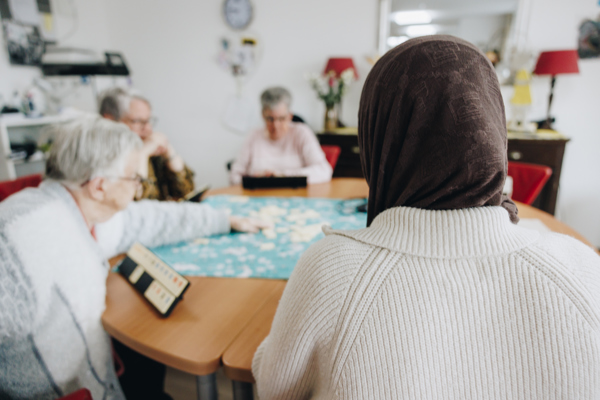 06 04 2023 ZPMH Julianastaete Medewerker Activiteit Spelletje Tafel Samen