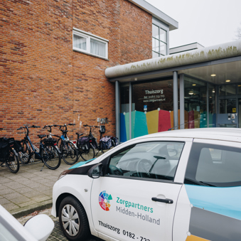 17 04 2023 Zorgpartners Thuiszorg Medewerker Auto Bestickering Verticaal