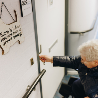 20 04 2023 Irishof Zorgpartners Bewoner Thuis Deur Openen