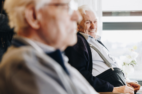 09 02 2023 Zorgpartners De Reehorst Twee Heren Lachen Bretels