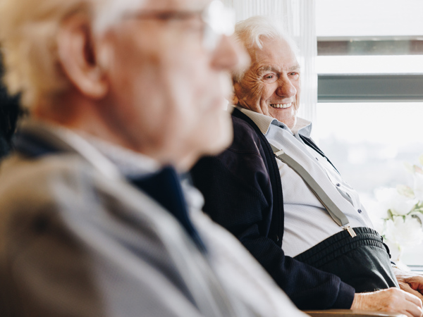 09 02 2023 Zorgpartners De Reehorst Twee Heren Lachen Bretels