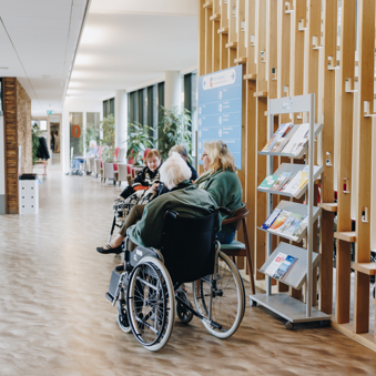 18 04 2023 Zorgpartners De Hanepraij Bewoners Ingang Interactie