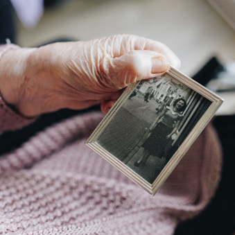 27 03 2023 De Rietkraag Souburgh Zorgpartners Bewoner Vroeger Foto Zwartwit