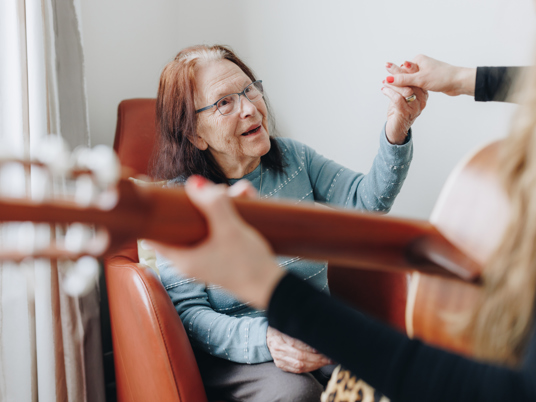 18 04 2023 Zorgpartners De Hanepraij Lachen Bewoner Medewerker