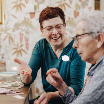 De Waterpoort Zorgpartners Bewoner Medewerker Welzijn Knutselen Papier