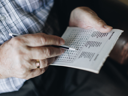 27 03 2023 De Rietkraag Souburgh Zorgpartners Closeup Spelletje Woordzoeker