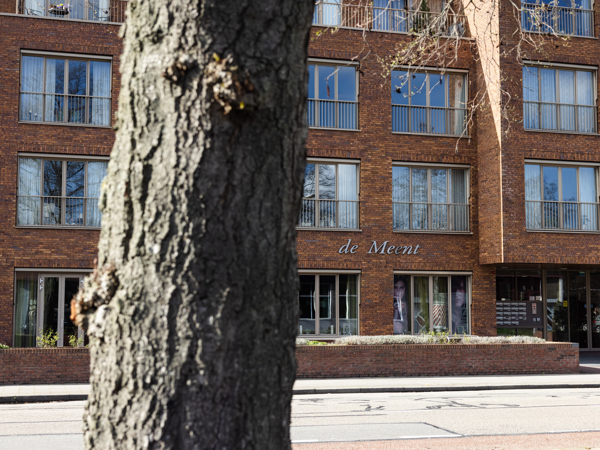 23 03 2023 De Vijverhof En De Meent Demeent Closeup Gebouw