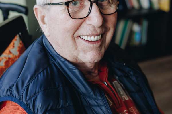 23 03 2023 De Vijverhof En De Meent Bewoner Lachen Kamer Rolstoel