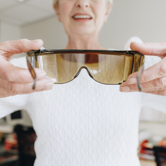 20 04 2023 Irishof Zorgpartners Closeup Bril Bewoner Detail