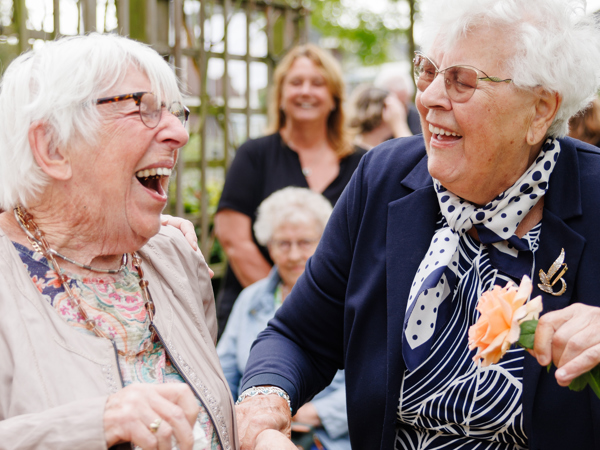 10 09 2024 Souburgh Client Lachen Bloemen Buiten