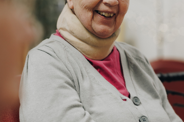 27 03 2023 De Rietkraag Souburgh Zorgpartners Bewoner Closeup Lachen Tafel