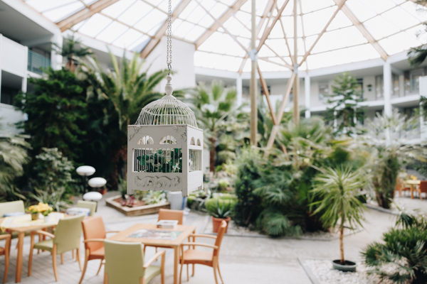 03 04 2023 Gouwestein Zorgpartners Closeup Binnentuin Planten Groen Puzzel Verhuur