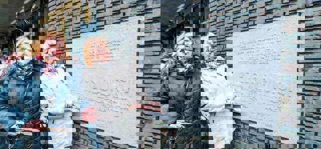 Zp19nov25 Onthulling Steen