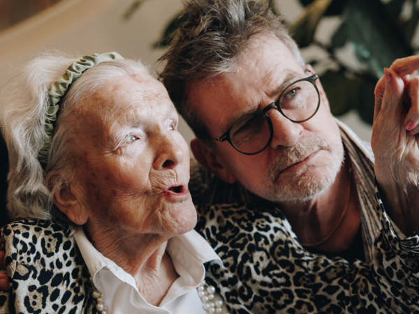 11 04 2023 ZPMH Prinsenhof Interactie Moeder Zoon Closeup