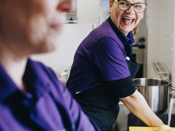 17 02 2023 Zorgpartner Slothoven Medewerkers Keuken Lachen