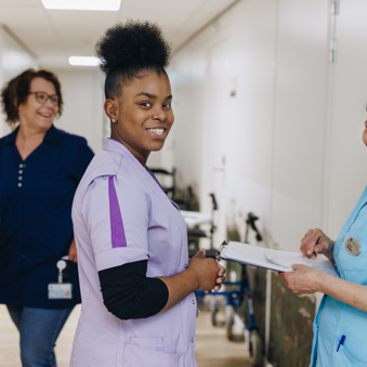 27 03 2023 De Rietkraag Souburgh Zorgpartners Interactie Lachen Collegas Werknemers Pillen