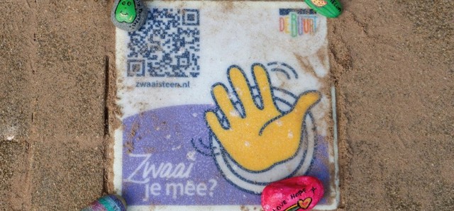 Zwaaisteen Ronssehof Onthulling Zwaaisteen