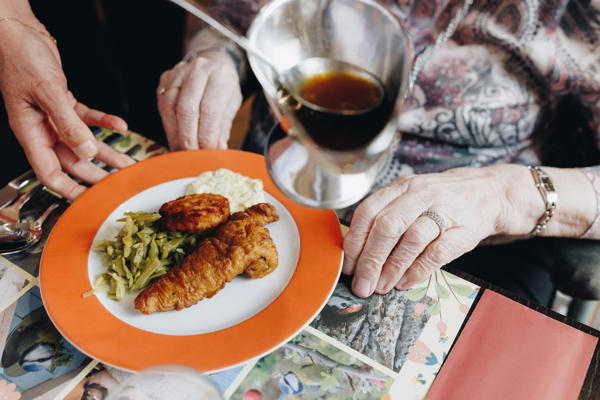 Ronssehof Restaurant Eten Jus Close Up Tafel Handen