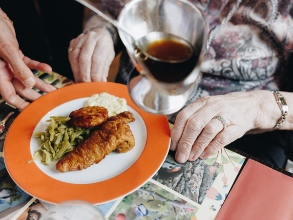 Ronssehof Restaurant Eten Jus Close Up Tafel Handen