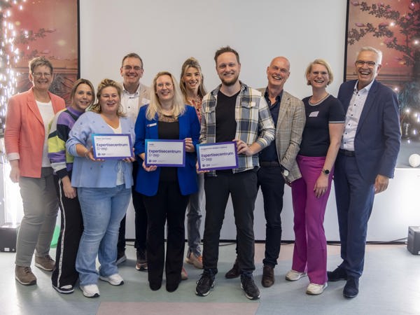 020425De Dzep Pvf 14 PERSFOTO (1)