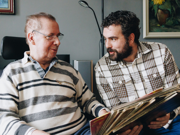 21 01 2025 ZPMH Prinsenhof Client Medewerker Samen Boek Herinneringen Jong Dementie2