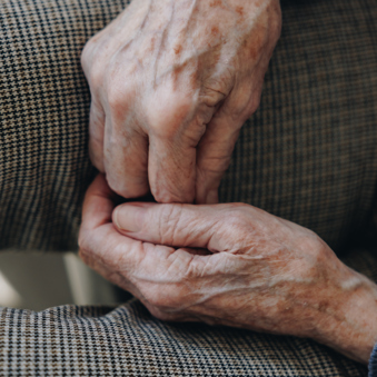 03 04 2023 Gouwestein Zorgpartners Bewoner Handen Vasthouden