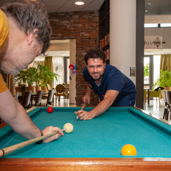 05 10 2022 Zorgpartners Prinsenhof Biljarten Hans Bewoner Activiteit