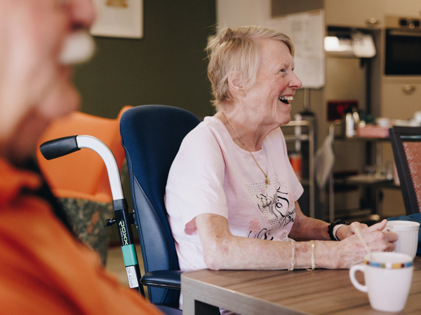 Ronssehof Revalidatie Koffie Drinken Tafel Lachen Samen