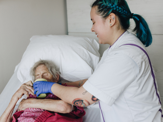 10 02 2023 Zorgpartners Savelberg Medewerker Bewoner Drinken