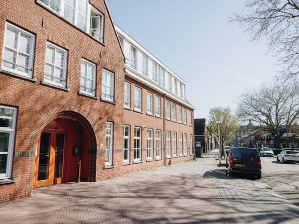 17 04 2023 Buurtpunt Karnemelksloot Buiten Gebouw Ingang Dorp