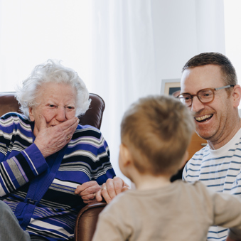 27 03 2023 De Rietkraag Souburgh Zorgpartners Familie Kamer Lachen Oma Kind