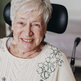 13 04 2023 Floravita Zorgpartners Bewoner Closeup Lachen